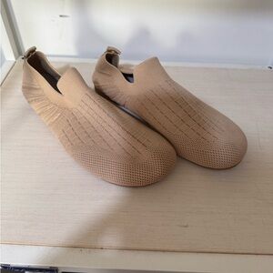 Women’s casual comfortable flat shoes